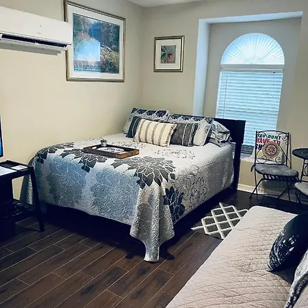 Ruskin Fl Private 2 Bdrm 1 Bath Suite Common Areas Shared With Host And Cat Exterior photo