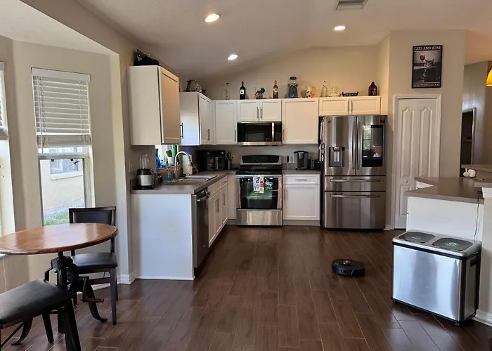 Ruskin Fl 2 Bdrm 1 Bath Suite Host And Cat Share Common Areas
