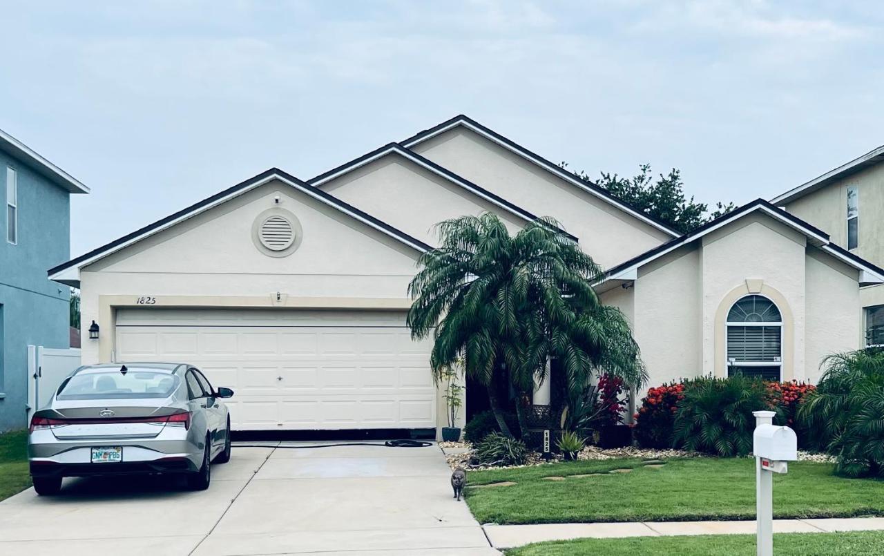 Ruskin Fl 2 Bdrm 1 Bath Suite Host And Cat Share Common Areas *