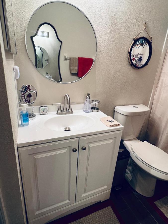 Fl Private 2 Bdrm 1 Bath Common Areas Shared With Host And Cat * Ruskin
