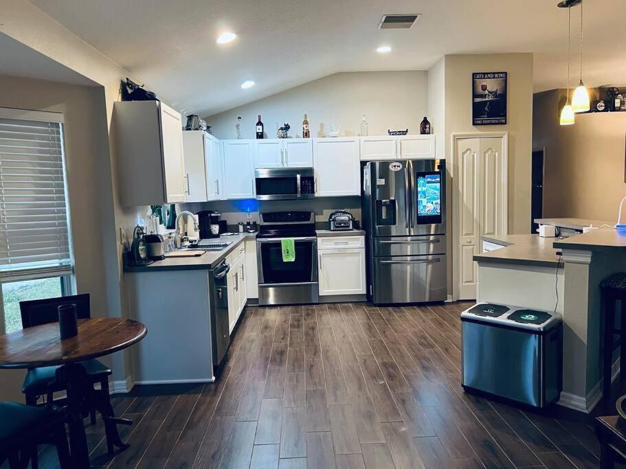 Fl Private 2 Bdrm 1 Bath Common Areas Shared With Host And Cat Ruskin