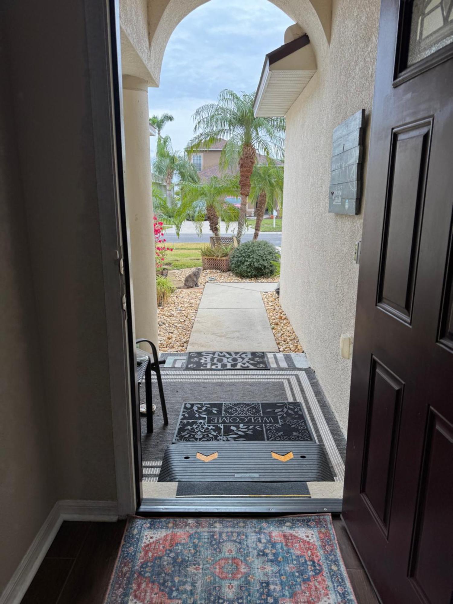 Fl Private 2 Bdrm 1 Bath Common Areas Shared With Host And Cat *