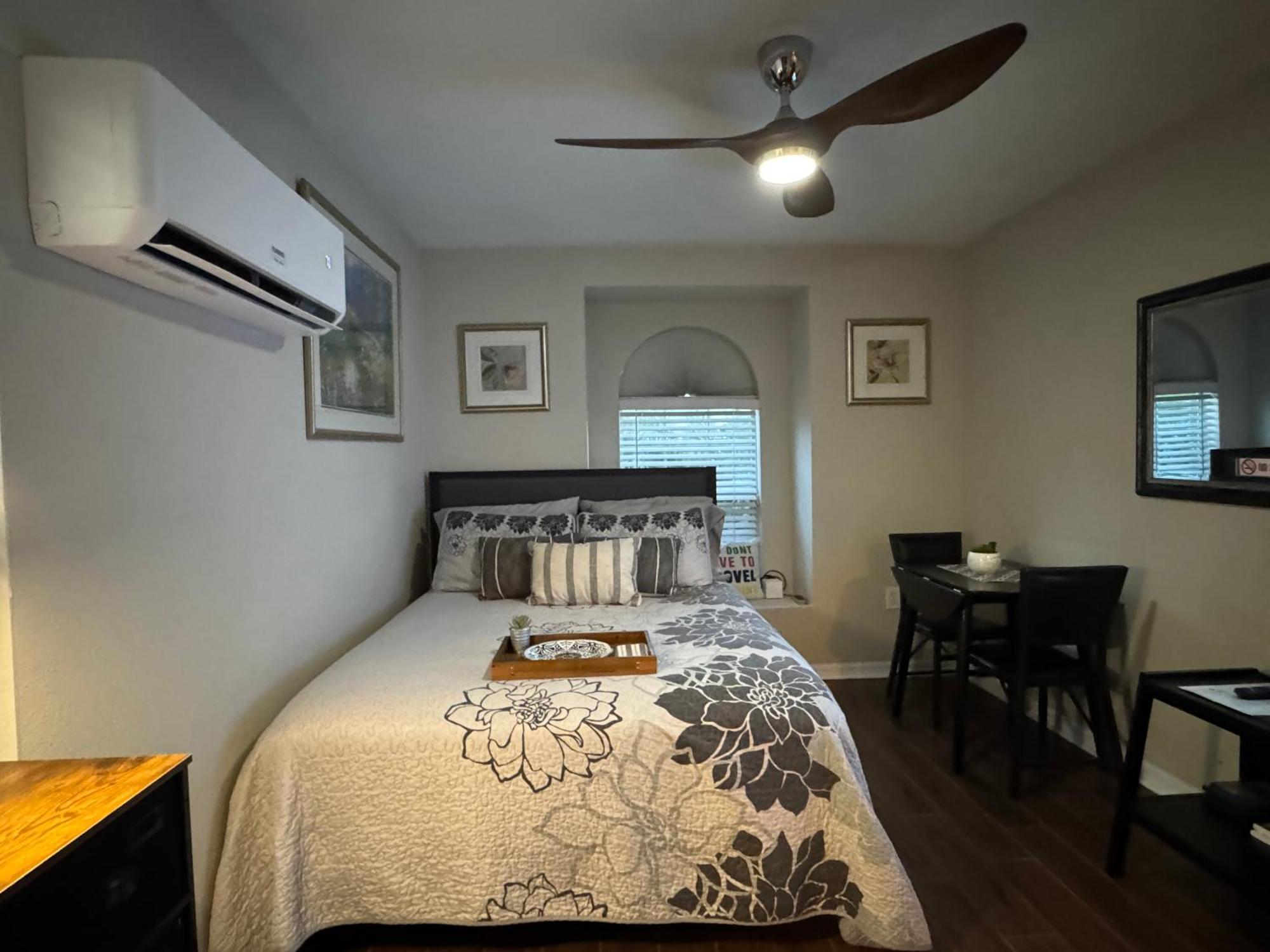 Ruskin Fl 2 Bdrm 1 Bath Suite Host And Cat Share Common Areas * Ruskin